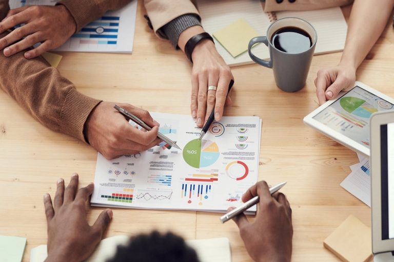 Panduan Belajar Data Analyst Agar Skill Terus Berkembang - Glints Blog