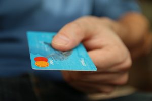 manfaat kelebihan dan kekurangan kartu kredit