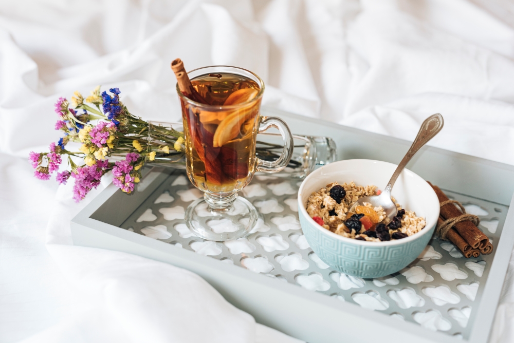 4 Makanan Dan Minuman Yang Membantu Tidur Cepat Glints Blog