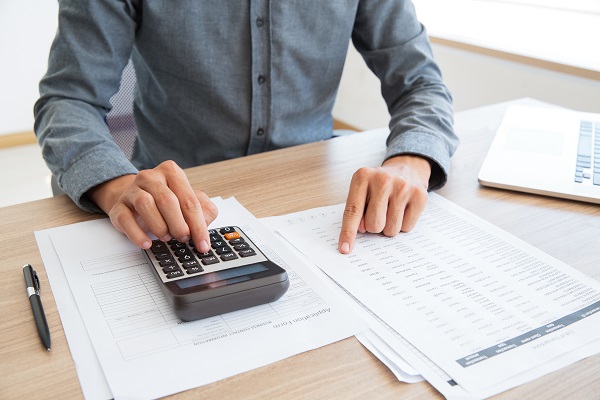 manfaatkan rekening koran atau tagihan tips mencatat pengeluaran