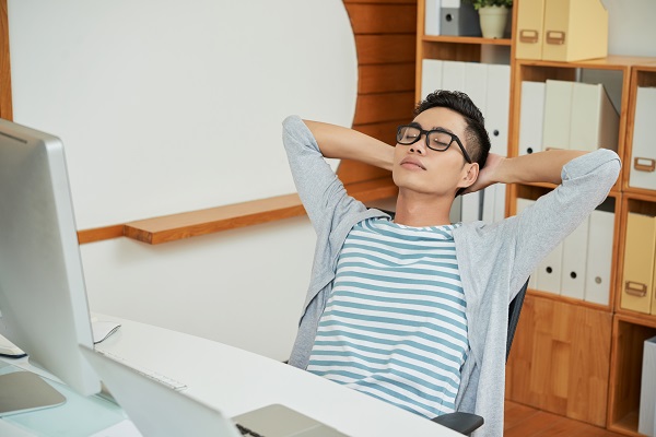 jangan lupa istirahat sebagai kebiasaan self care di kantor