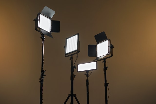 Lighting Director: Tanggung Jawab dan Skill Pentingnya - Glints Blog