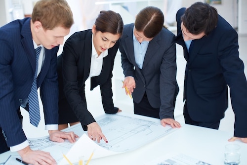Sales Director phụ trách dẫn dắt đội ngũ xây dựng các kế hoạch kinh doanh