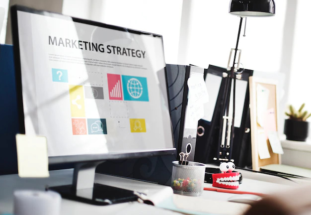 Marketing strategy và Marketing tactics có mối liên hệ bổ trợ nhau