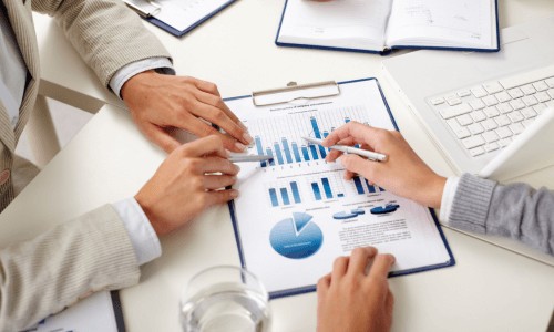 Mức lương ngành Luật kinh tế
