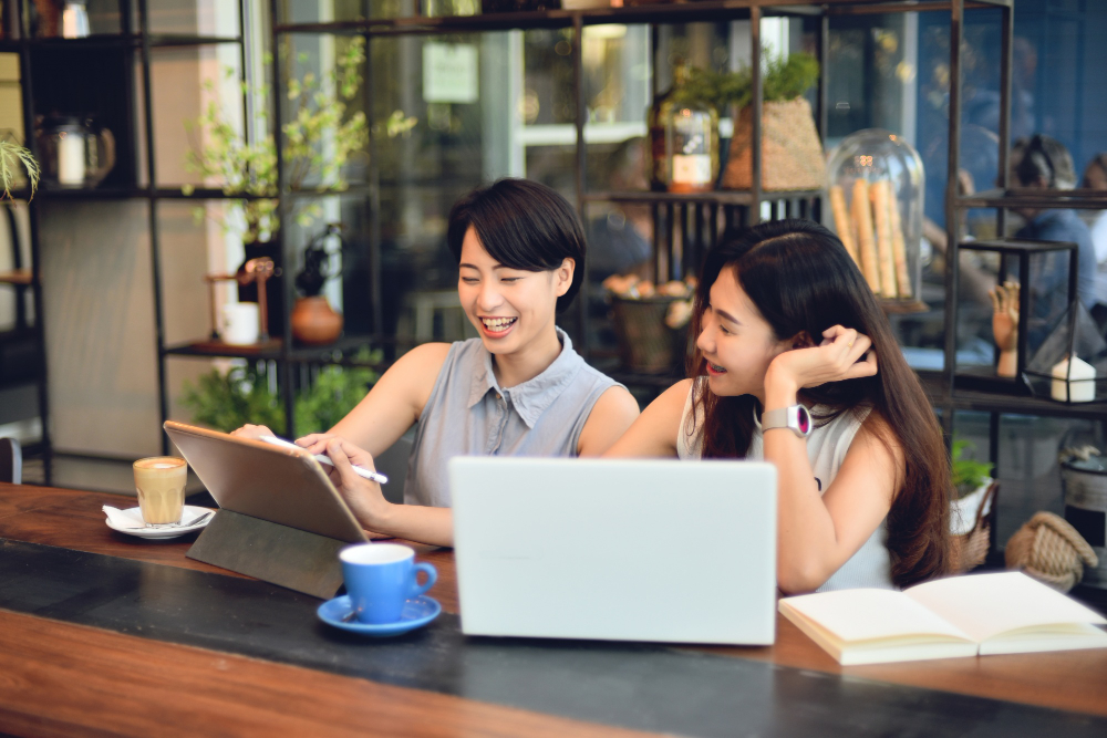 kết bạn với đồng nghiệp
