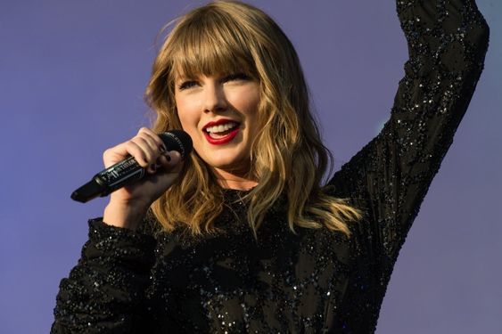 taylor-swift-cung-moc-bo-cap