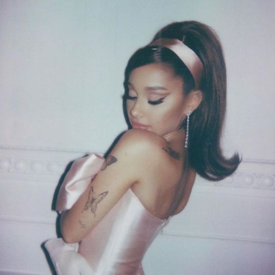 ariana-grande-cung-moc-ma-ket